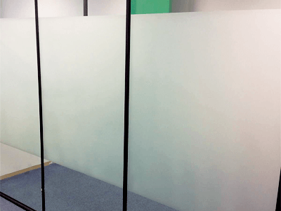 สติ๊กเกอร์ขุ่นติดกระจก