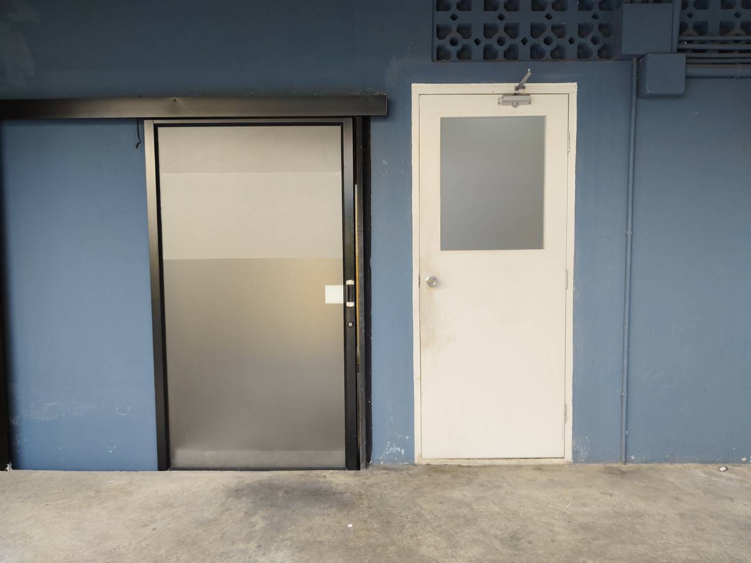 สติ๊กเกอร์ฝ้าติดกระจก ราคาไม่แพง