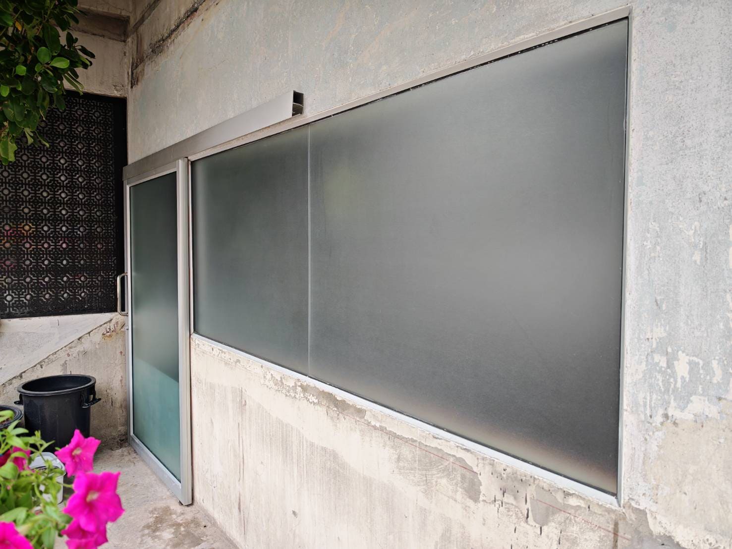 สติ๊กเกอร์ฝ้าติดกระจกในบ้าน